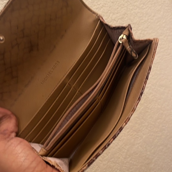 Michael Kors Wallet, please check all pictures for condition - Picture 15 of 16